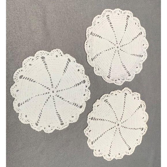 Set of 3 Handmade Vintage Crochet Doilies - Picture 1 of 6